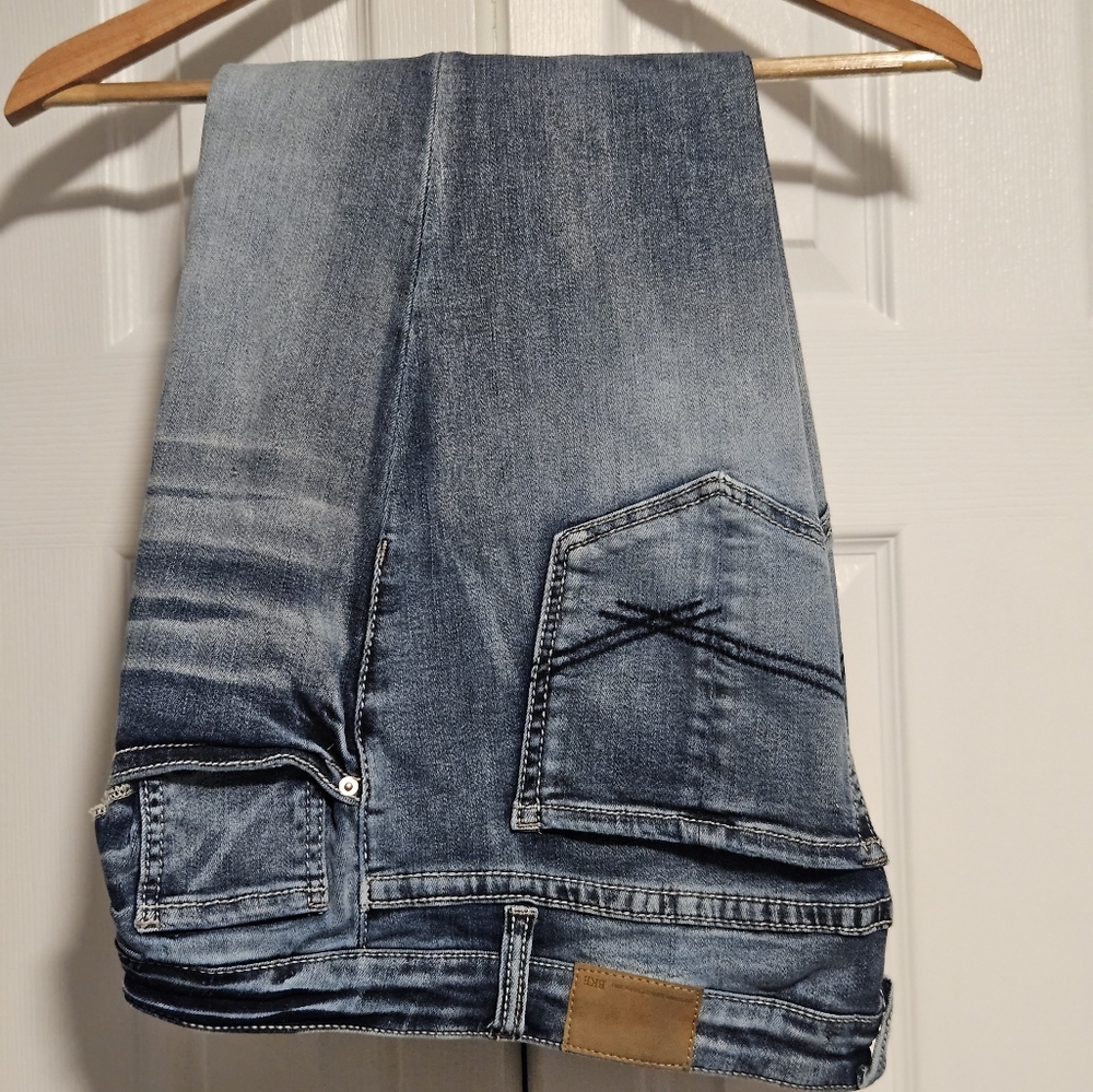 NWOT BKE Stella Cropped Jeans